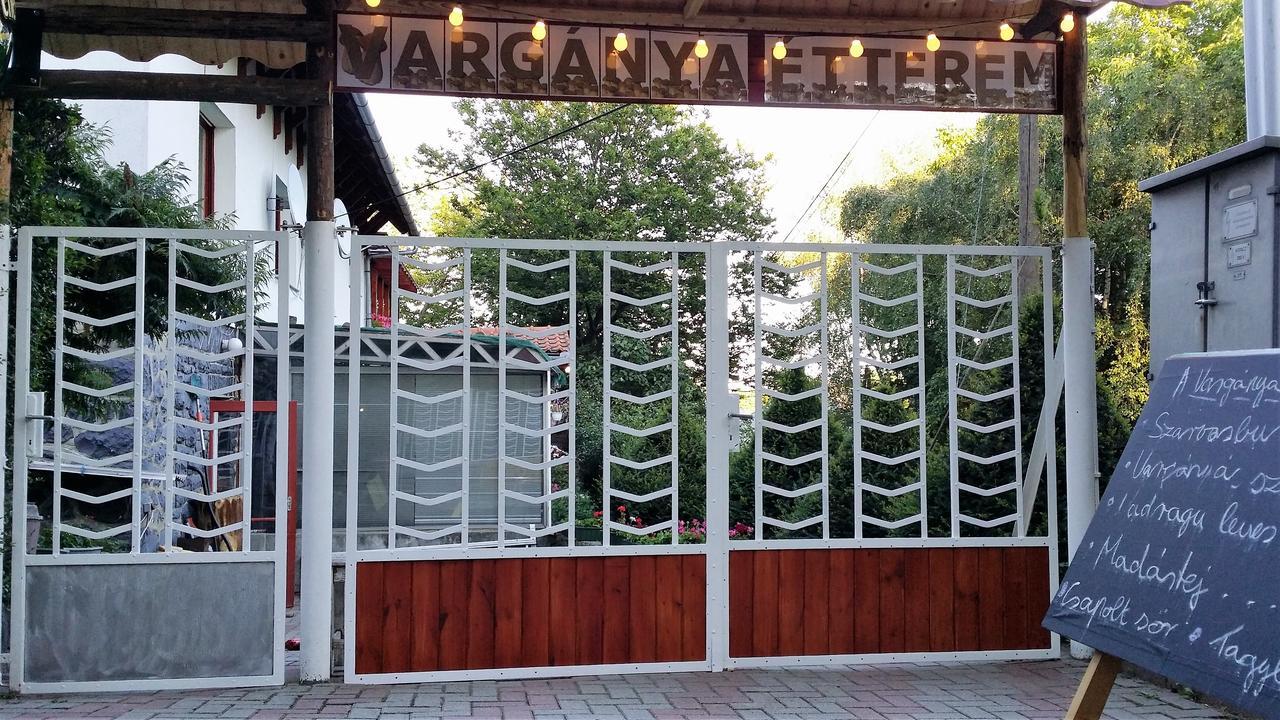 Matraszentimre Panzio Hotel Bagian luar foto